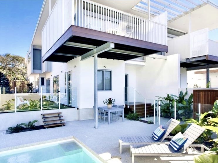 Stunning White & Timber Colour 23
