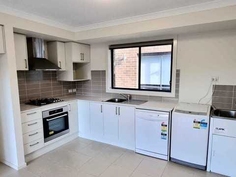 Near New, 2 bedroom, 2 2