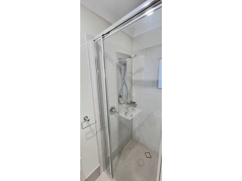Near New, 2 bedroom, 2 5