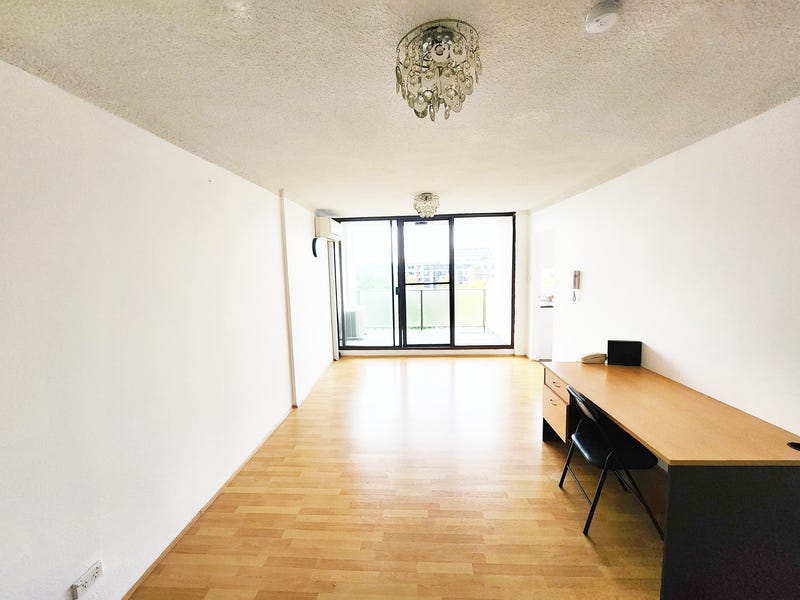 Top Floor Prime Location 4