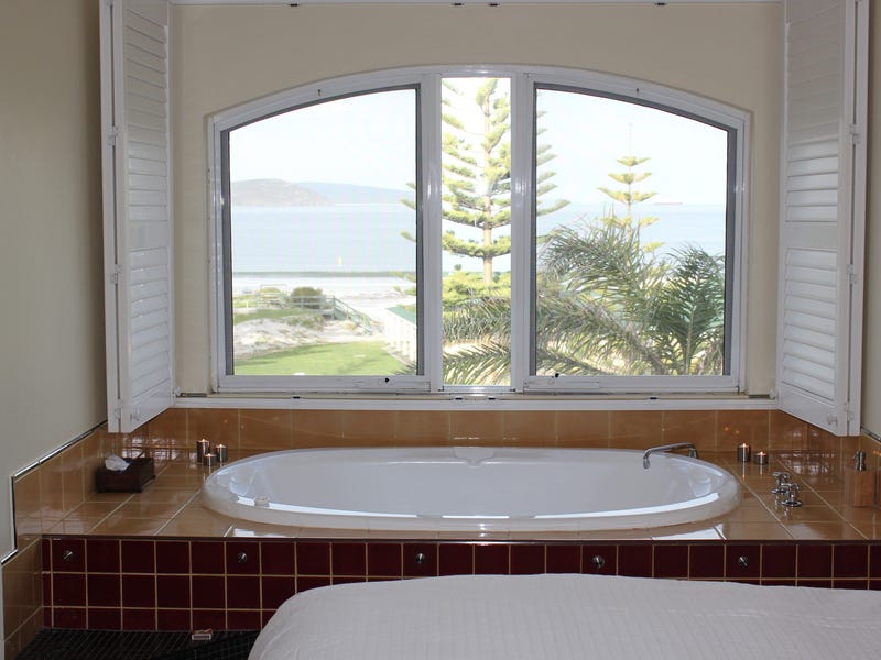 Absolute beachfront executive villa 2