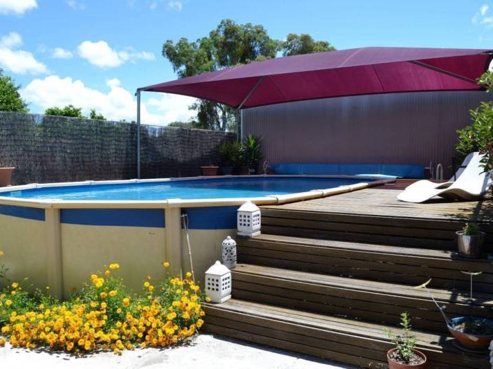 4 Bed Brick and Tile, 4