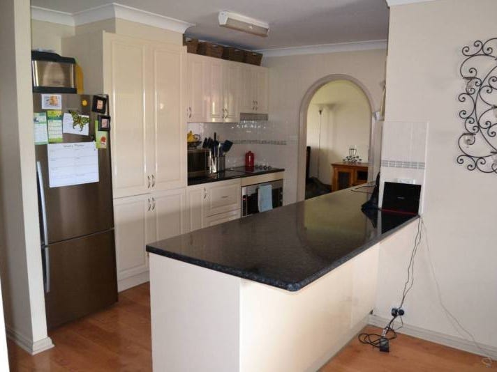 4 Bed Brick and Tile, 5