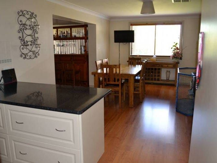 4 Bed Brick and Tile, 6
