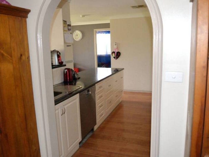 4 Bed Brick and Tile, 7