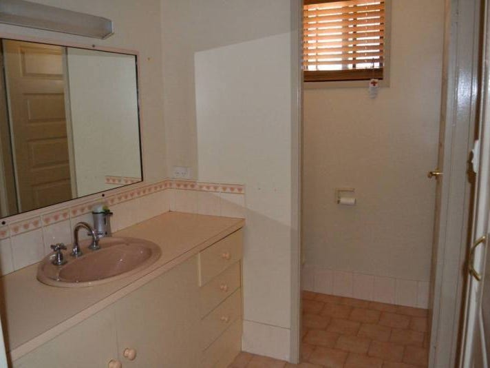 4 Bed Brick and Tile, 8