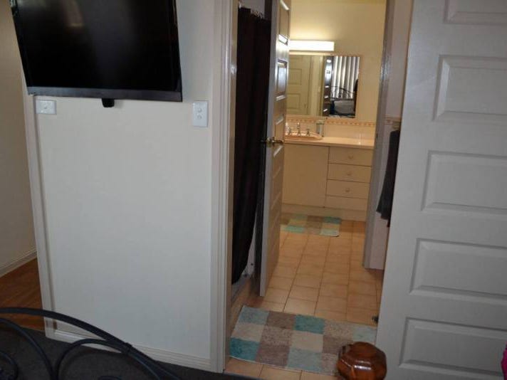 4 Bed Brick and Tile, 9