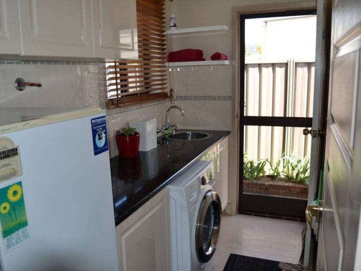 4 Bed Brick and Tile, 10