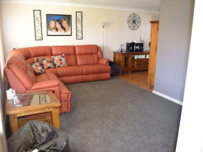 4 Bed Brick and Tile, 12