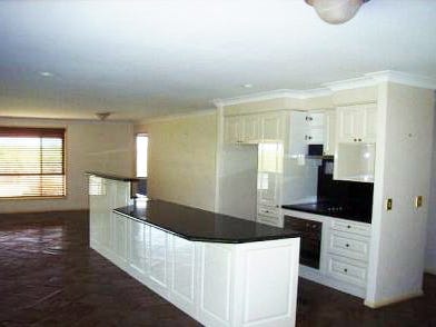 Ideally located for commuters to 3