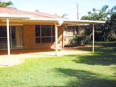 Ideally located for commuters to 8