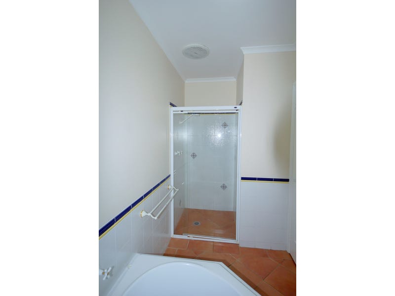 Beautifully presented home in quiet 10