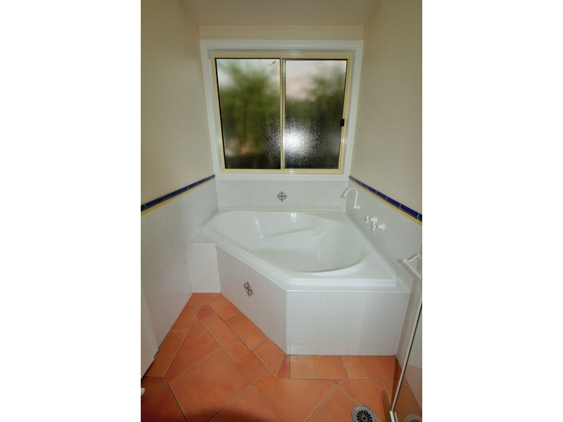 Beautifully presented home in quiet 11