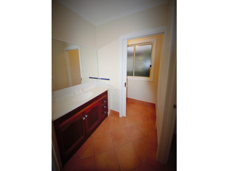 Beautifully presented home in quiet 12
