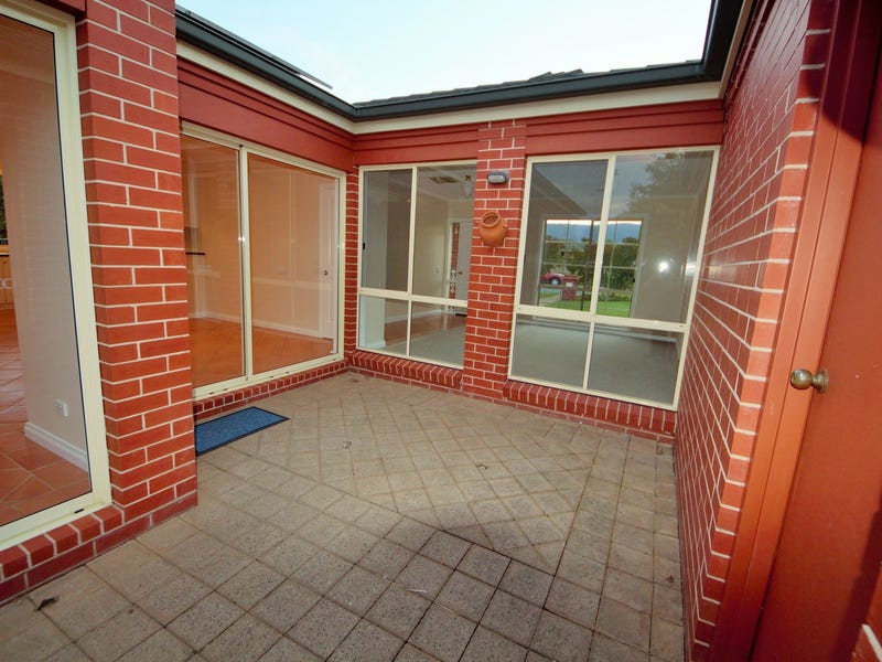 Beautifully presented home in quiet 14