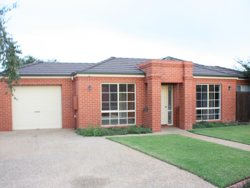 Beautifully presented home in quiet 19