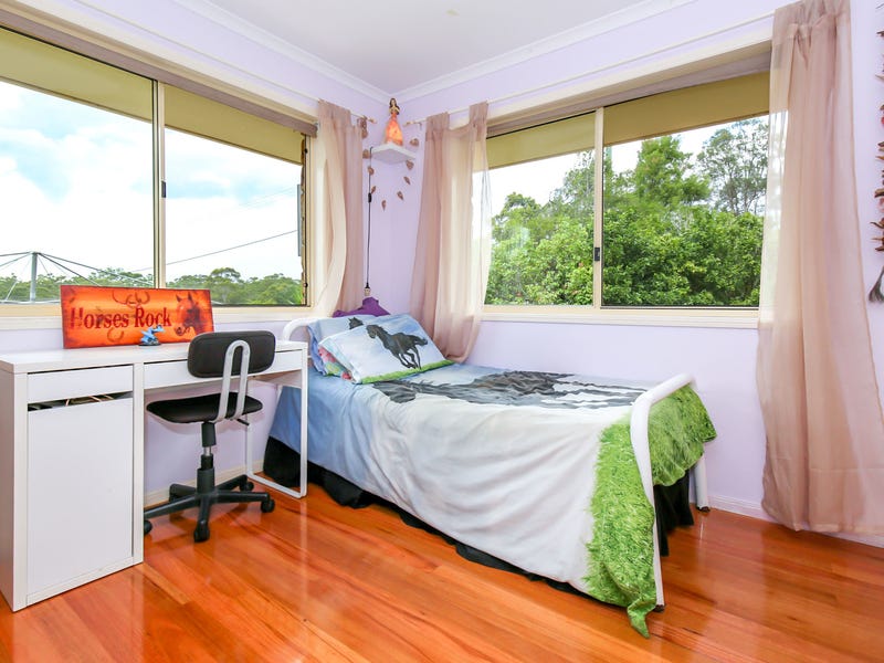 Beautifully maintained 4 bedroom brick 3