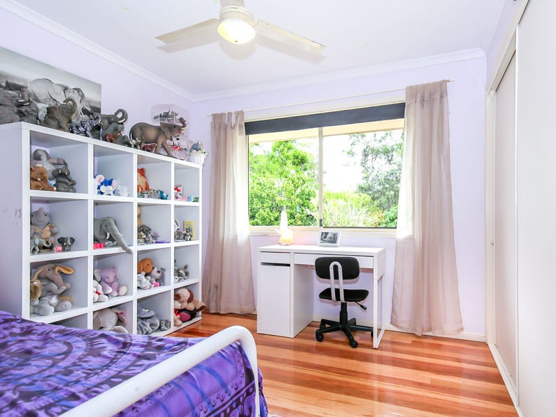Beautifully maintained 4 bedroom brick 4