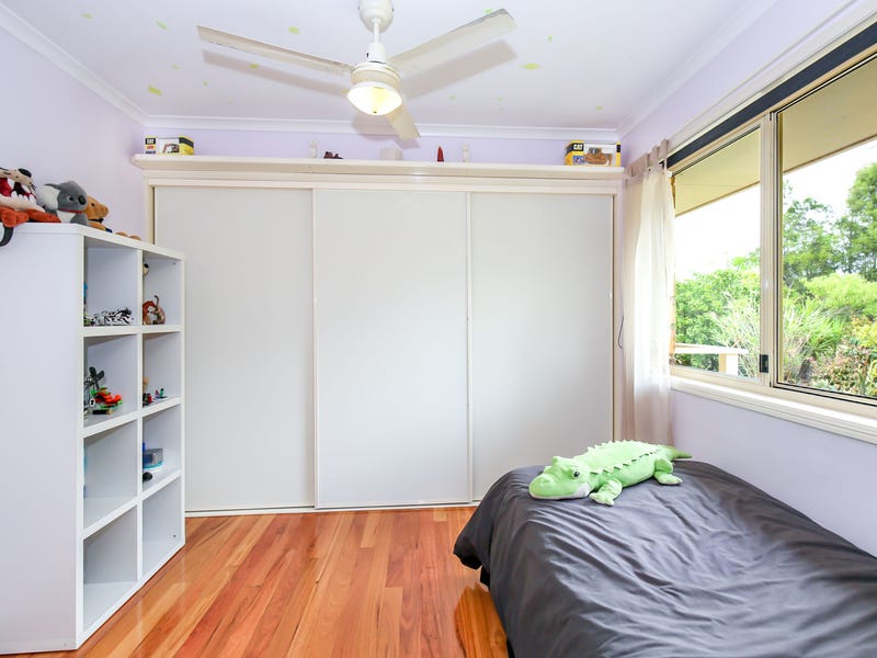 Beautifully maintained 4 bedroom brick 5