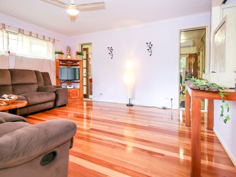 Beautifully maintained 4 bedroom brick 6
