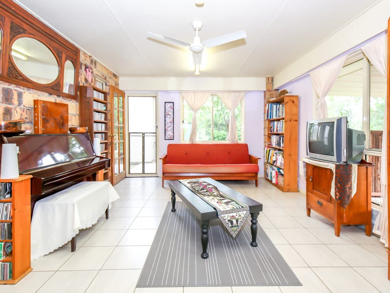 Beautifully maintained 4 bedroom brick 7
