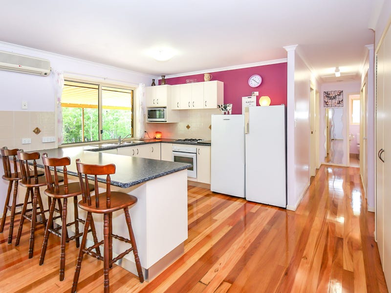 Beautifully maintained 4 bedroom brick 8