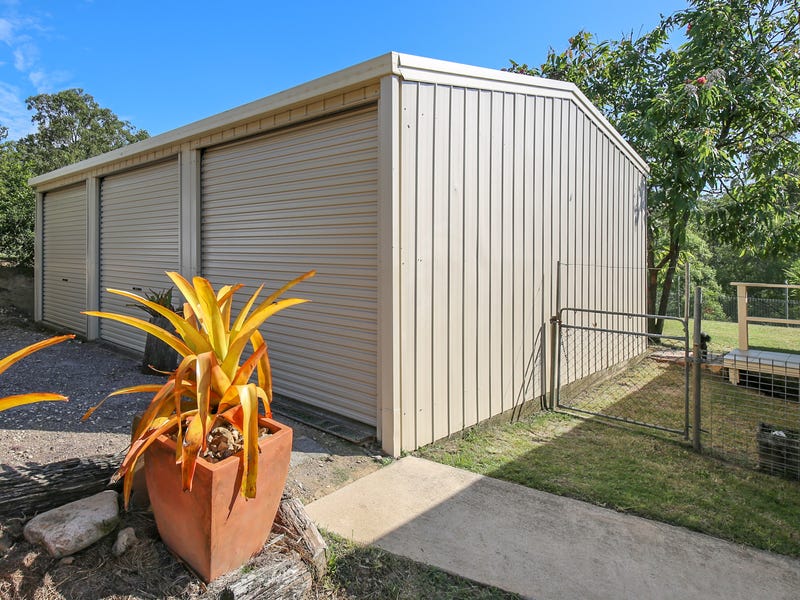 Beautifully maintained 4 bedroom brick 12