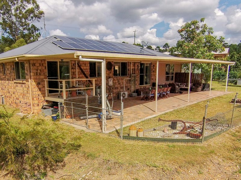 Beautifully maintained 4 bedroom brick 14