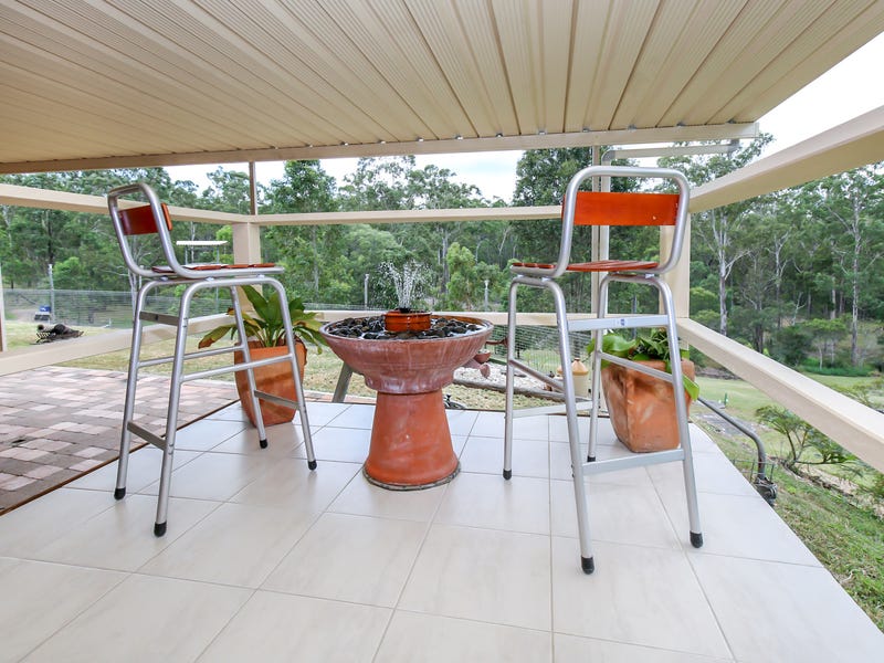 Beautifully maintained 4 bedroom brick 15