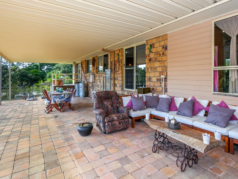 Beautifully maintained 4 bedroom brick 16