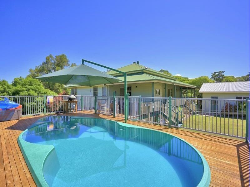 QUEENSLANDER ON ACREAGE RIGHT IN TOWN