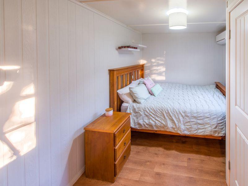 QUEENSLANDER ON ACREAGE RIGHT IN 6