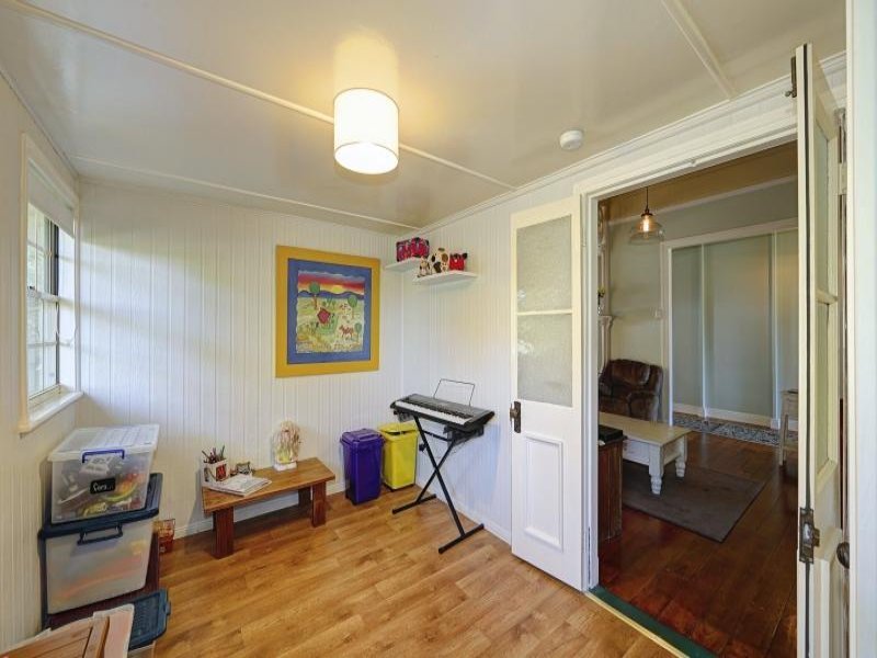 QUEENSLANDER ON ACREAGE RIGHT IN 8