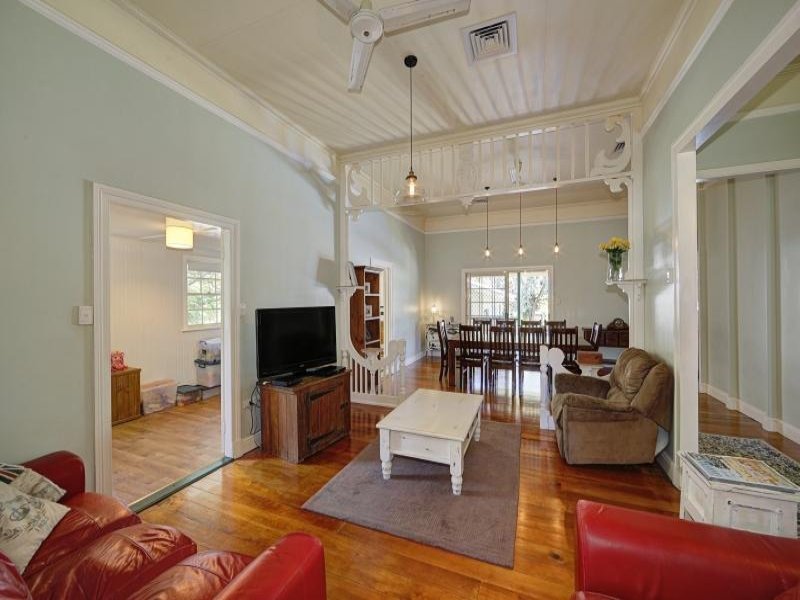 QUEENSLANDER ON ACREAGE RIGHT IN 12