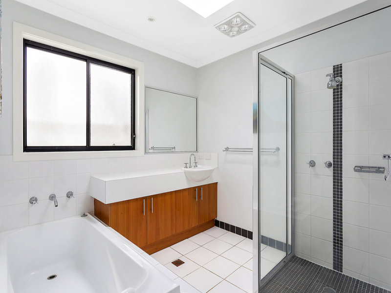 Beautiful 4 Bedroom Home 10