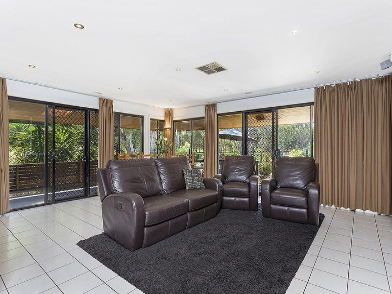 Beautiful 4 Bedroom Home 12