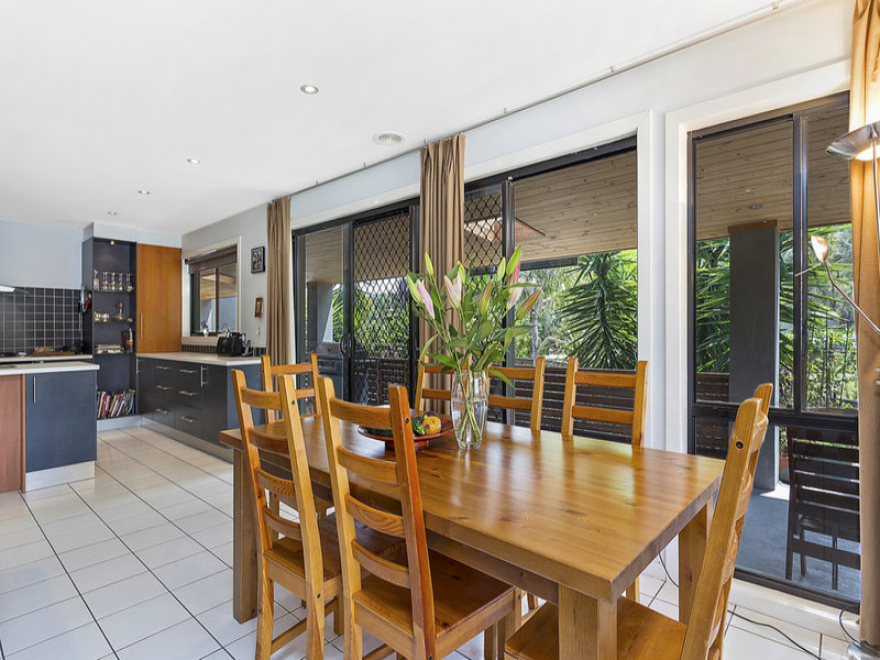 Beautiful 4 Bedroom Home 13