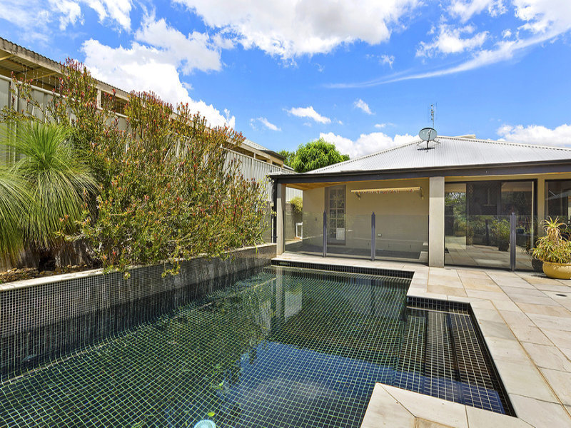 Beautiful 4 Bedroom Home 15