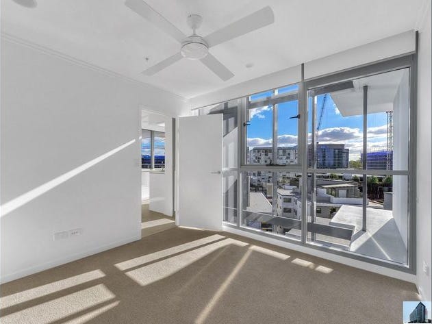 Great Location!  $499,000! 4