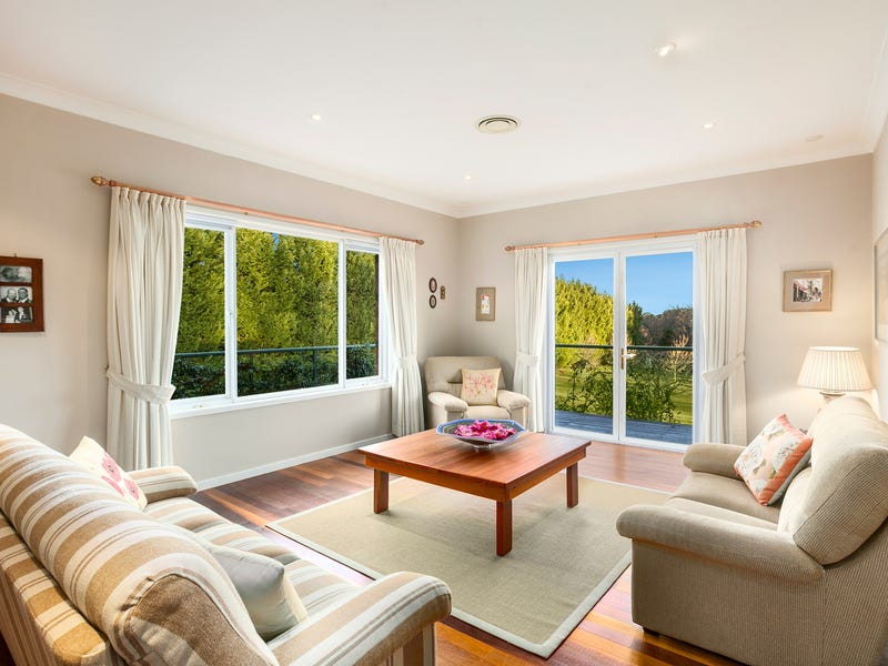 CONVENIENT COMFORTABLE COUNTRY LIFESTYLE WITH 4