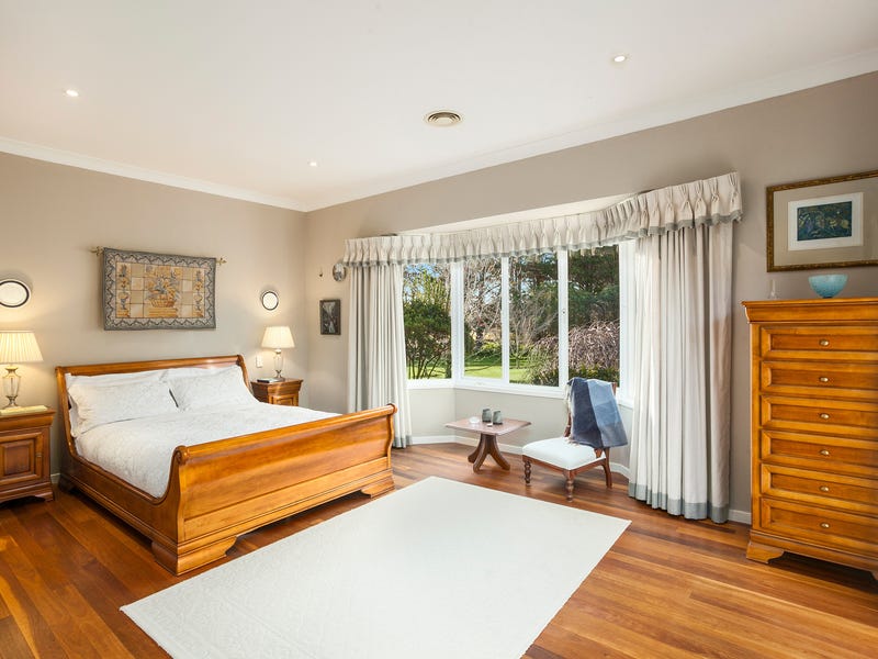 CONVENIENT COMFORTABLE COUNTRY LIFESTYLE WITH 7