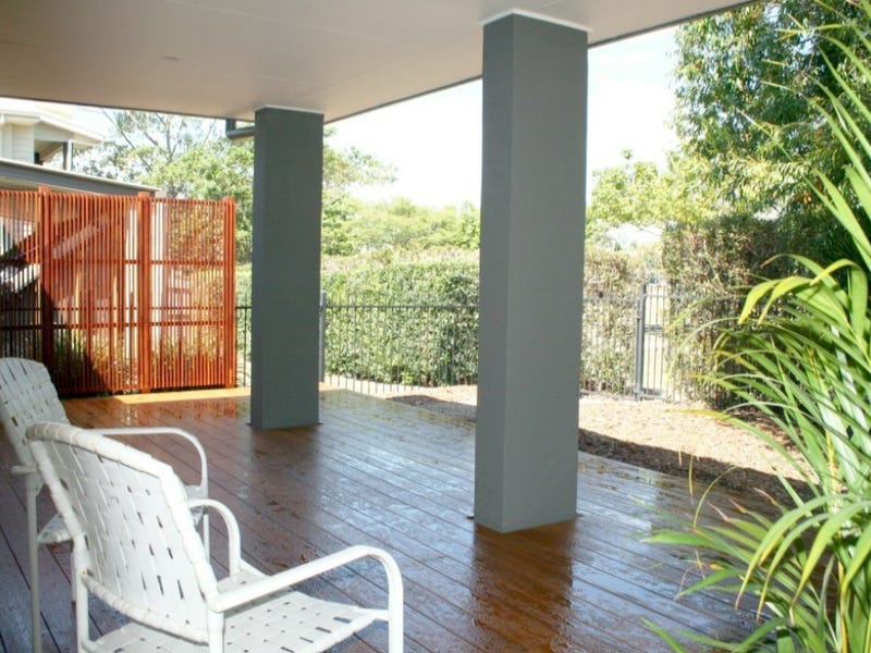 House Backing Parkland – 4 7