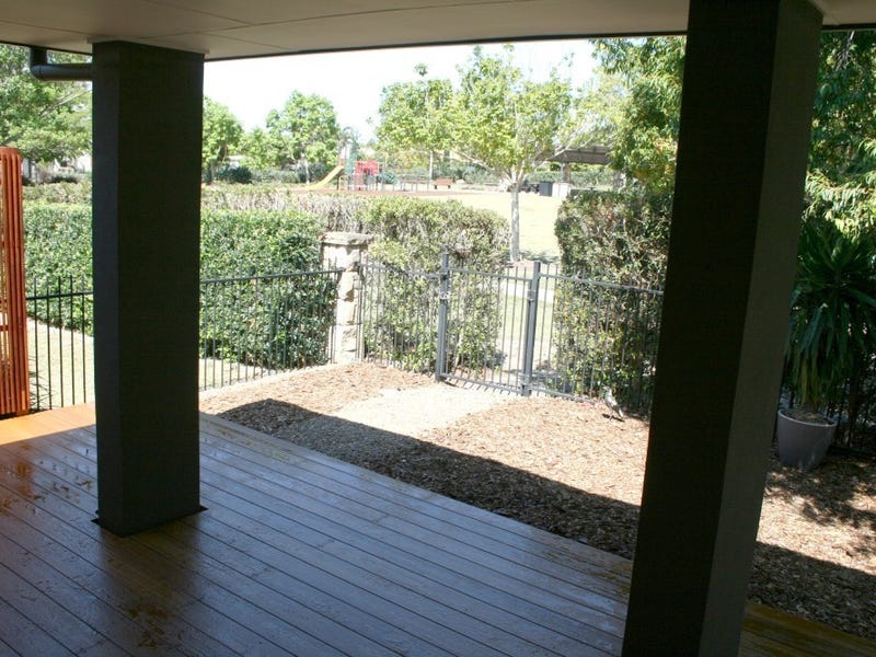 House Backing Parkland – 4 8