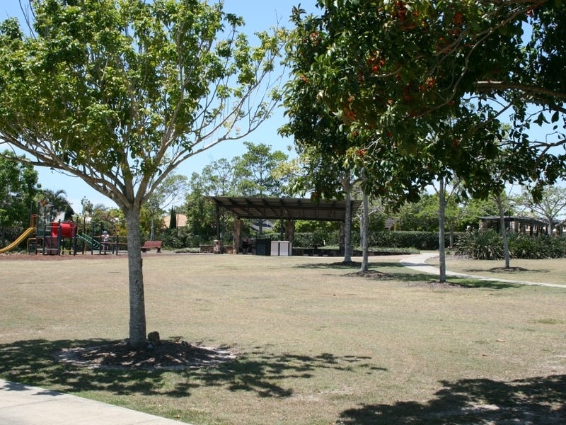 House Backing Parkland – 4 9