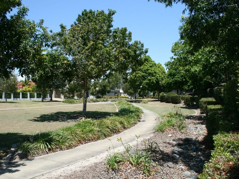 House Backing Parkland – 4 10