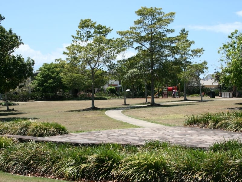 House Backing Parkland – 4 11