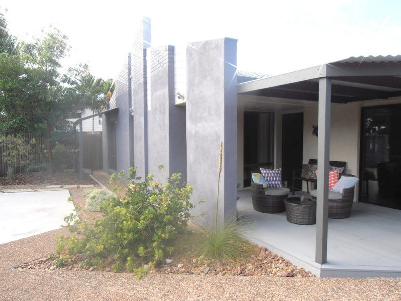 UPDATED OPEN PLAN + POOL 7