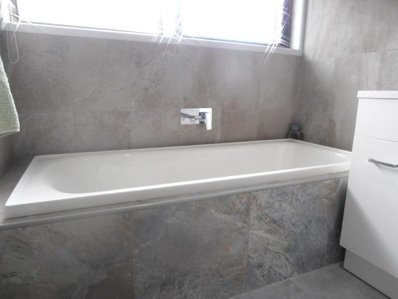 UPDATED OPEN PLAN + POOL 18