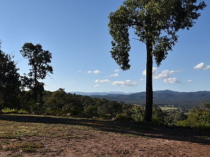 Near new home  with amazing mountain views, Phone 0436 121 961
