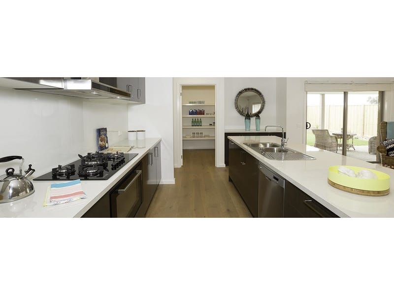 Beautiful, Modern Family Home on 6